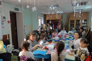 В учебном объединении «Крымская вышивка»  состоялось открытое воспитательное мероприятие «Изготовление ёлочных игрушек». 