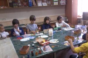 Учащиеся учебного объединения «Природа и народные ремёсла» изучили тему «Дымковская игрушка». 
