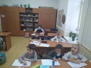 На занятиях в группах учебного объединения «Экология на английском» учащиеся научились пользоваться англо-русским словарем, с 28 января по 6 марта